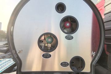 �������ó� �����콢KX ��ҫ�� 580���� 6X4 LNG�Զ���ǣ����(Һ��)(�ٱ�3.64)ͼƬ