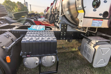 �������ó� �����콢KX ��ҫ�� 580���� 6X4 LNG�Զ���ǣ����(Һ��)(�ٱ�3.64)ͼƬ