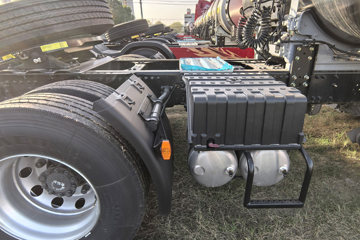 �������ó� �����콢KX ��ҫ�� 580���� 6X4 LNG�Զ���ǣ����(Һ��)(�ٱ�3.64)ͼƬ