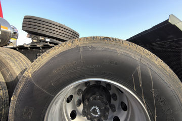 �������ó� �����콢KX ��ҫ�� 580���� 6X4 LNG�Զ���ǣ����(Һ��)(�ٱ�3.64)ͼƬ