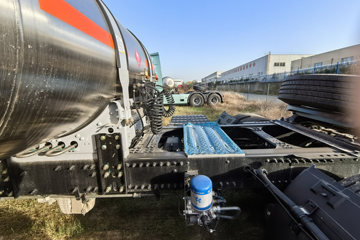 �������ó� �����콢KX ��ҫ�� 580���� 6X4 LNG�Զ���ǣ����(Һ��)(�ٱ�3.64)ͼƬ