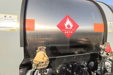 �������ó� �����콢KX ��ҫ�� 580���� 6X4 LNG�Զ���ǣ����(Һ��)(�ٱ�3.64)ͼƬ