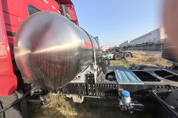 �������ó� �����콢KX ��ҫ�� 580���� 6X4 LNG�Զ���ǣ����(Һ��)(�ٱ�3.64)ͼƬ