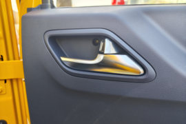 五十铃翼放EC&nbsp;载货车驾驶室                                               图片