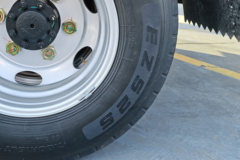 江西五十铃 翼放EC5 2.5L柴油 143马力 5档 中体 气刹 3.16米双排栏板轻卡