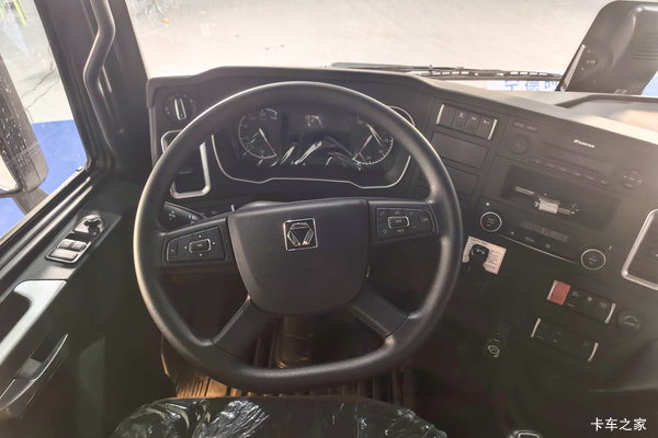 宁德时代400kWh 6X4电动牵引车天龙KL/徐工XG2详细对比