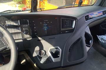 ŷ������ 8X4 8.8�״��綯��ж�� ����ʱ��400kWhͼƬ