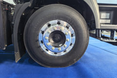 宇通重卡T400 6X4 纯电动牵引车 宁德时代400kWh