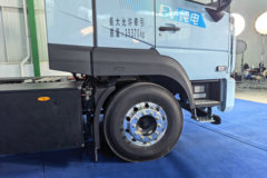 宇通重卡T400 6X4 纯电动牵引车 宁德时代400kWh