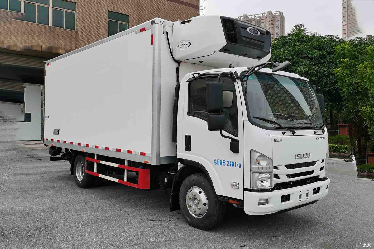 新飞快牌 庆铃五十铃底盘 140马力 4X2 5.1米冷藏车