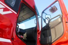 东风新疆畅行D7V 530马力 6X4 法士特12档 LNG牵引车