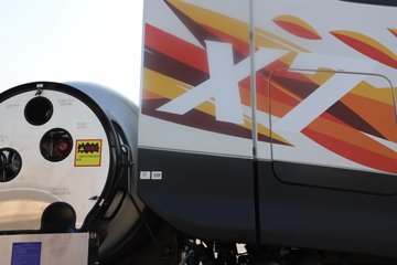 �����½� ����X7 556���� 6X4 14�� LNGǣ����ͼƬ