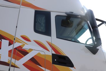 �����½� ����X7 556���� 6X4 14�� LNGǣ����ͼƬ