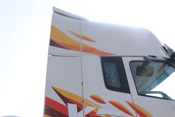 �����½� ����X7 556���� 6X4 14�� LNGǣ����ͼƬ