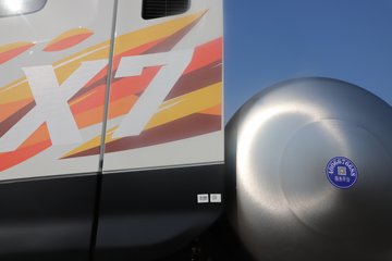 �����½� ����X7 556���� 6X4 14�� LNGǣ����ͼƬ