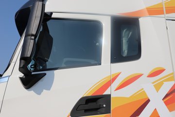 �����½� ����X7 556���� 6X4 14�� LNGǣ����ͼƬ