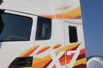 �����½� ����X7 556���� 6X4 14�� LNGǣ����ͼƬ