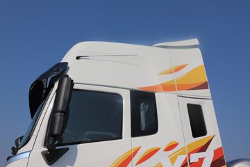 �����½� ����X7 556���� 6X4 14�� LNGǣ����ͼƬ