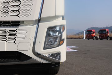 �����½� ����X7 556���� 6X4 14�� LNGǣ����ͼƬ