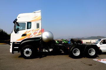 �����½� ����X7 556���� 6X4 14�� LNGǣ����ͼƬ