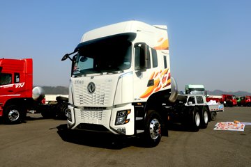 东风新疆 畅行X7 556马力 6X4 14档 LNG牵引车