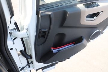 �����½� ����X7 556���� 6X4 14�� LNGǣ����ͼƬ