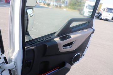 �����½� ����X7 556���� 6X4 14�� LNGǣ����ͼƬ