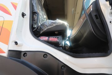 �����½� ����X7 556���� 6X4 14�� LNGǣ����ͼƬ