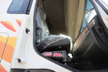 �����½� ����X7 556���� 6X4 14�� LNGǣ����ͼƬ