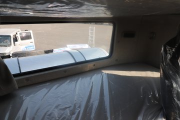 �����½� ����X7 556���� 6X4 14�� LNGǣ����ͼƬ