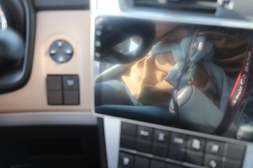 �����½� ����X7 556���� 6X4 14�� LNGǣ����ͼƬ