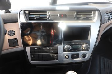 �����½� ����X7 556���� 6X4 14�� LNGǣ����ͼƬ