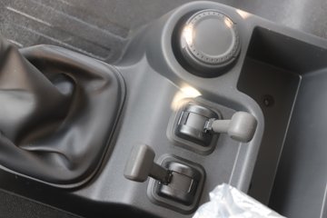 �����½� ����X7 556���� 6X4 14�� LNGǣ����ͼƬ