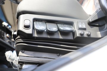 �����½� ����X7 556���� 6X4 14�� LNGǣ����ͼƬ