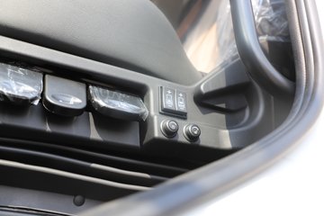 �����½� ����X7 556���� 6X4 14�� LNGǣ����ͼƬ