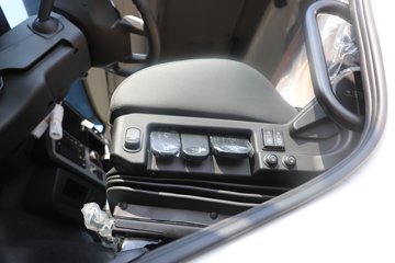 �����½� ����X7 556���� 6X4 14�� LNGǣ����ͼƬ