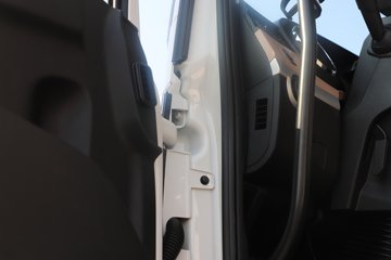 �����½� ����X7 556���� 6X4 14�� LNGǣ����ͼƬ