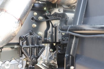 �����½� ����X7 556���� 6X4 14�� LNGǣ����ͼƬ