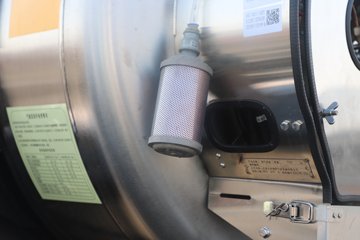 �����½� ����X7 556���� 6X4 14�� LNGǣ����ͼƬ