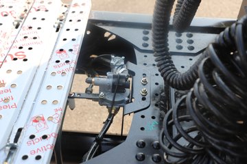 �����½� ����X7 556���� 6X4 14�� LNGǣ����ͼƬ