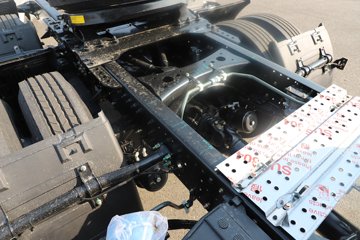 �����½� ����X7 556���� 6X4 14�� LNGǣ����ͼƬ