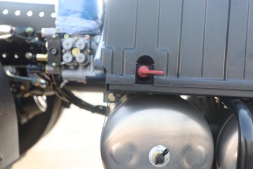 �����½� ����X7 556���� 6X4 14�� LNGǣ����ͼƬ