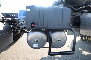 �����½� ����X7 556���� 6X4 14�� LNGǣ����ͼƬ