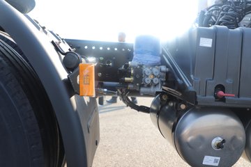 �����½� ����X7 556���� 6X4 14�� LNGǣ����ͼƬ