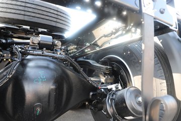 �����½� ����X7 556���� 6X4 14�� LNGǣ����ͼƬ