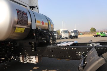 �����½� ����X7 556���� 6X4 14�� LNGǣ����ͼƬ