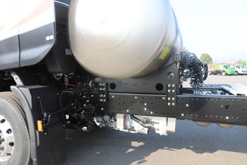 �����½� ����X7 556���� 6X4 14�� LNGǣ����ͼƬ