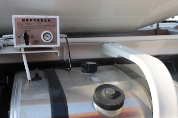 ��������X1 220���� 4X2 ���� ���������賵ͼƬ