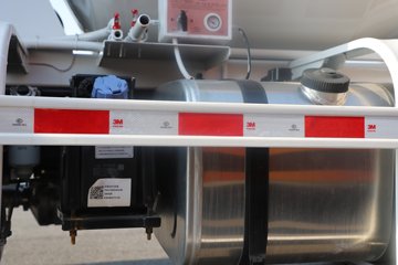 ��������X1 220���� 4X2 ���� ���������賵ͼƬ