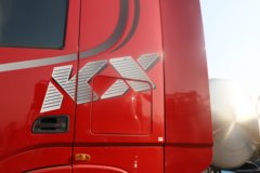 东风天龙旗舰KX 新嵘耀版 14.5L LNG 580马力 6X4 伊顿12档 AMT自动档 牵引车(4200mm轴距)